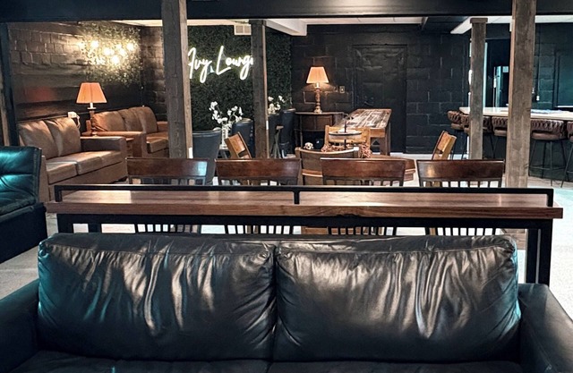Ft Recovery’s Historic Chapel with Speakeasy Hideaway - Host 40 guests/Sleeps 10