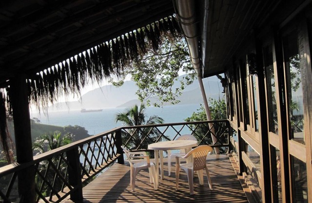 Full sea and mountain views 100m from the beach