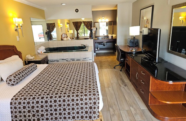 Fullerton Inn - Near Medieval Times