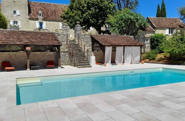 Fully equipped cottage 4 pers. calm, tourist sites Rocamadour, Lascaux, Sarlat.
