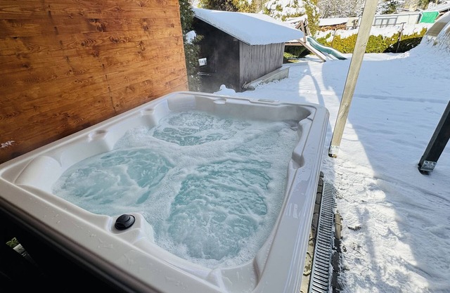 Fully equipped spacious 5-bedroom house with Jacuzzi, Sauna, WiFi in Krkonose.