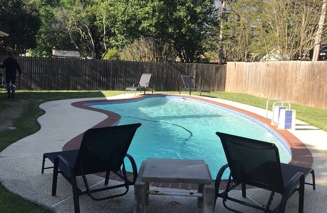 Fully Furnished 3/2 with pool for 30+ day stays in Arlington Texas!