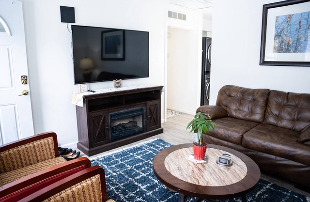 Fully Furnished Newly renovated 3 Bed 1Full Bath Single Family Home near Airport