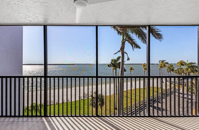 Fully Renovated, Resort Corner Condo in Sanibel Harbour Tower with Private Beach