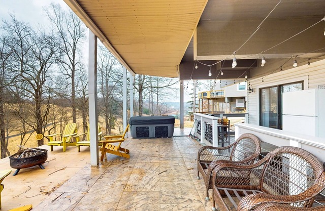 Fun-filled lake cabin with WiFi, hot tub, fire pit, ping pong, amazing outdoors