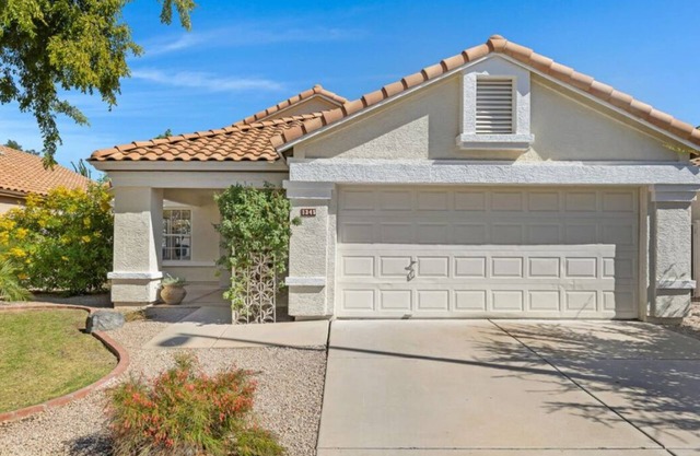 Fun Gilbert home with swim spa and ping pong in Val Vista Lakes!