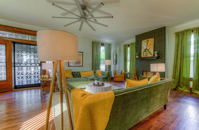 Funky Memphis Game House! FirePit, Gtd pkg, Games!