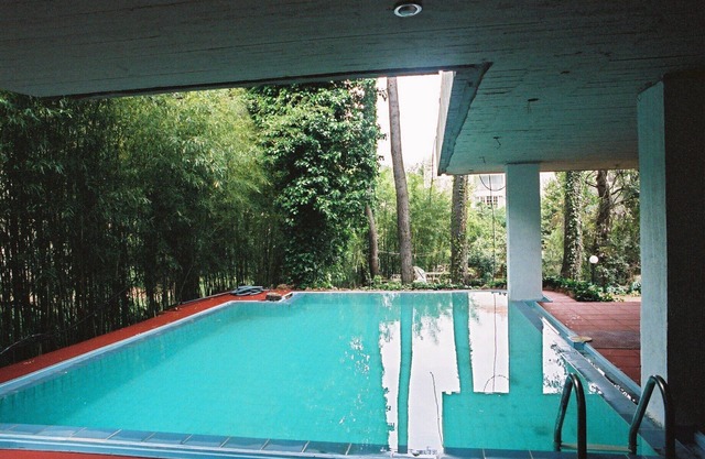 FURNISHED 2 BEDROOM POOL APARTMENT IN UPSCALE RESIDENTIAL AREA