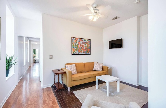 Furnished Apartment Near Downtown Hospitals