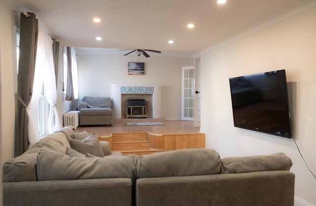 Furnished spacious 2 bedroom 1 bathroom main level of a house