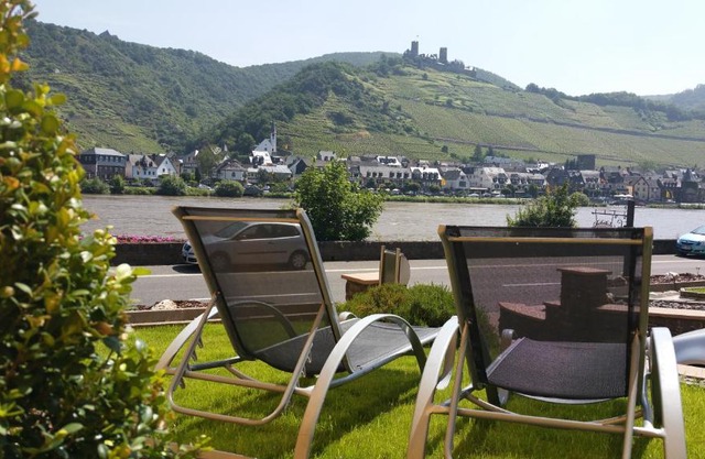 Gästehaus Burgberg, Weinhaus Fries