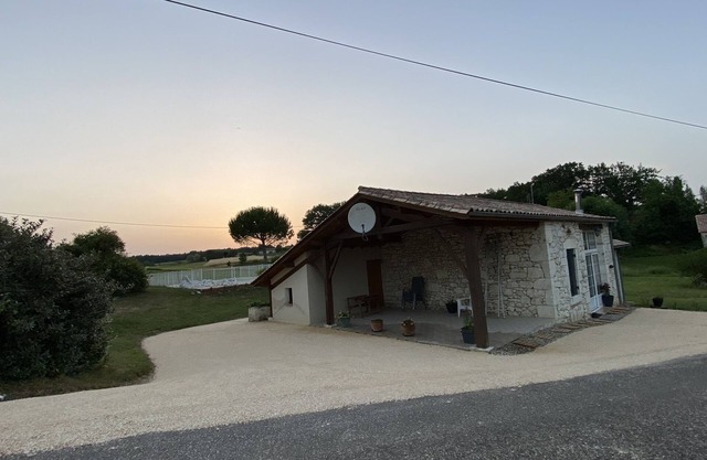 Gîte au Calme Sans Vis-à-vis Avec Grande Piscine Privative