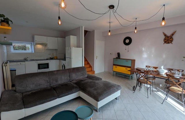 Gîte familial avec piscine chauffée et wifi, au cœur de la nature, proche Chadurie, Charente - FR-1-653-172