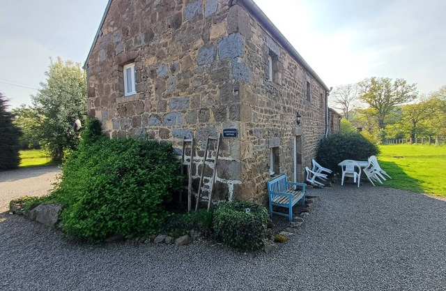 Gîte in Suisse Normande, sleeps 7, peaceful setting, 5 mins from La Roche d'Oëtre