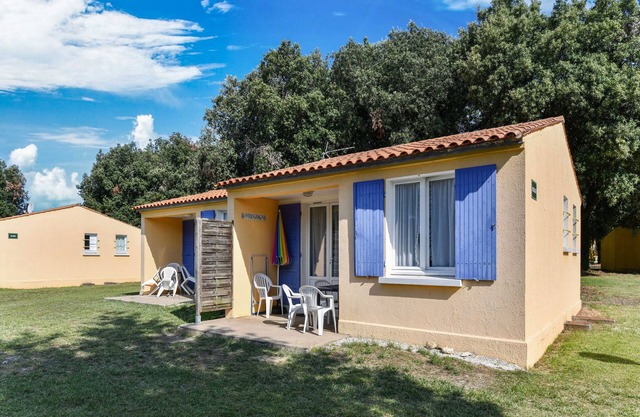 Gîte le Chêne Vert in a holiday park