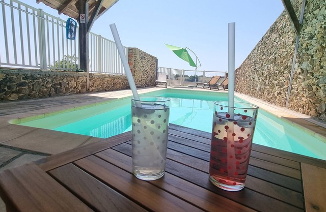 Gîte Piscine Cantal Lot. Charme/confort/loisirs. Corps Ferme Clos & Privatif