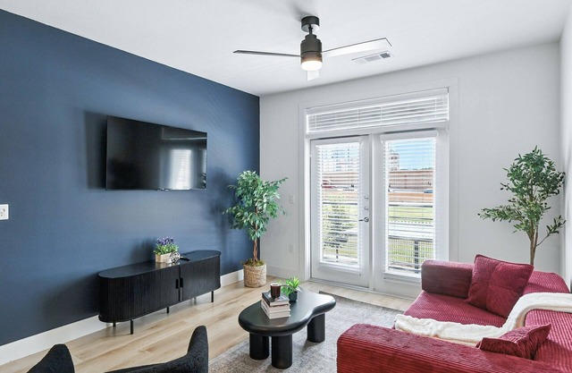 G05 Cozy & Stylish 1BD Near Stockyards Resort Style Amenities, Golf Sim