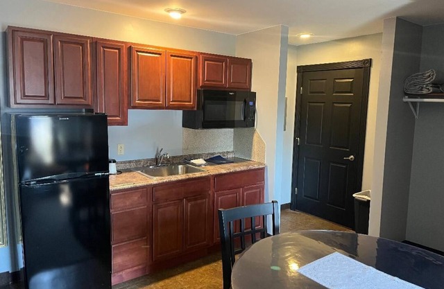 Gamble Farm Inn and Suites