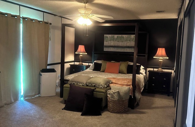 Game hs w 3br 2.5ba, over acre,1 mi from Tawakoni St Park,walk to lake!