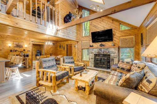 Game Room and Hot Tub Pine Bear Pocono Lake Cabin