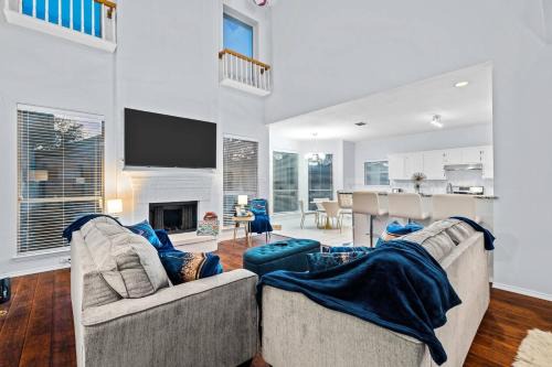 Game Room, Crib, Fenced Backyard, Relocation Stay