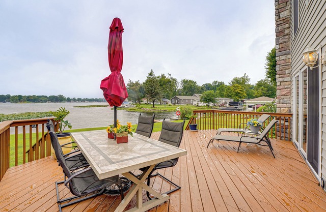 Garage Game Room, Bar: Coldwater Lake House!