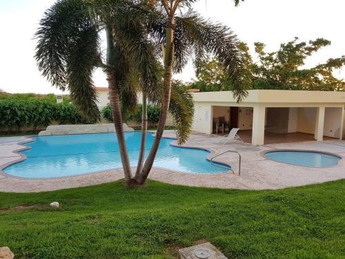 Gated Complex with Pool Balcony Near Attractions
