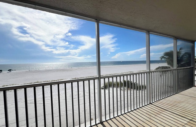 Gateway Villas 297-Beachy & Bright Gateway Villas SeaSide 2 bedroom | 2 bath Sleeps 6/8