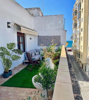 GATU PREMIUM ático Caleta , Preferente mayores de 25 años y familias