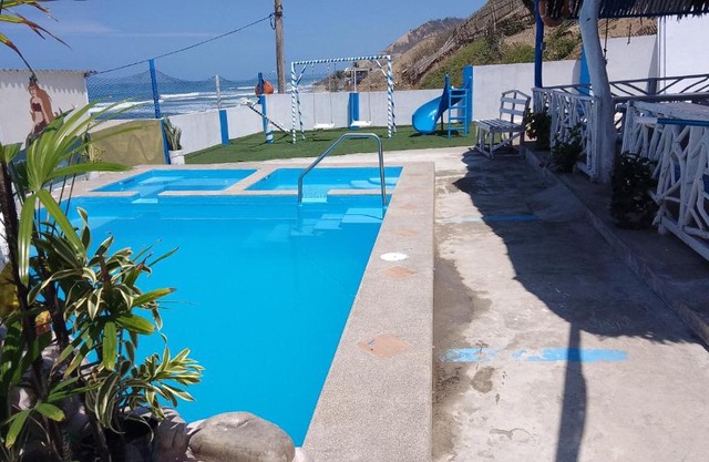 Gaviota House Beach, frente a la Isla de la Plata
