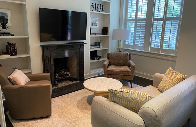 Georgetown Quintessentail Home, 3 BR 2 BA + office and patio