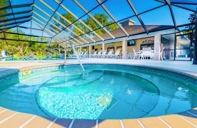 Get 10% off on weekly stay or 15% on monthly stay. Fully equipped cabin. CR. Fl