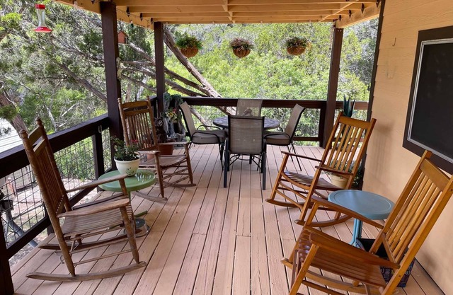 Giddy Up Cabin in Lakehills