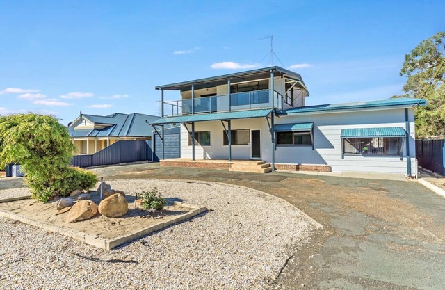 Giggles Beach House in Silver Sands