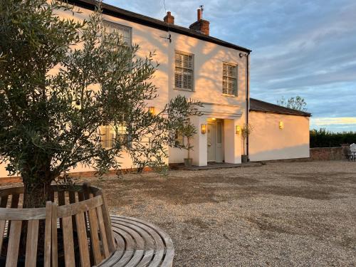 Gilbertson House-York-luxury-sleeps 7 with hot tub
