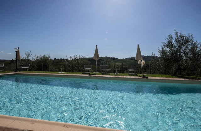 Gina, apartment overlooking the hills of San Gimignano