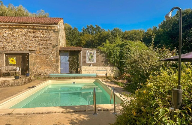 Gite, adults only, border of the Dordogne and the Lot-et-Garonne. Sorry no pets.