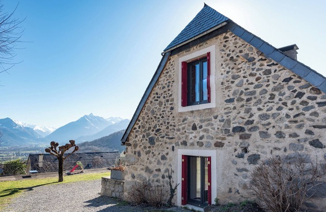 Gîte d'Ayzi – Charming Rental with Panoramic Views, Ideal for Families or Friends, 15 Minutes from Lourdes