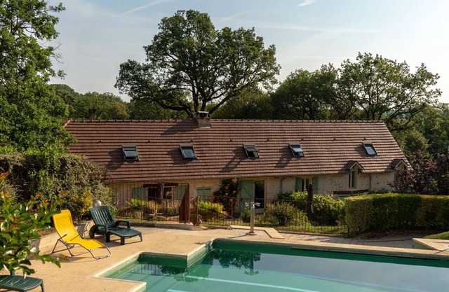 Gite DE Charme Avec Piscine, Discotheque ET Complexe Sportif