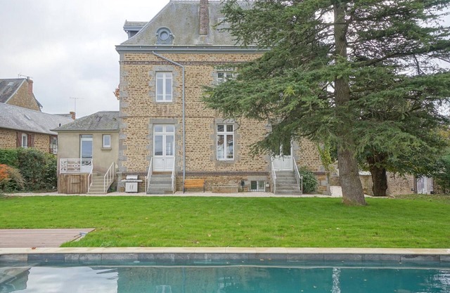 Gite Ducey-les-Chéris, 7 bedrooms, 15 persons