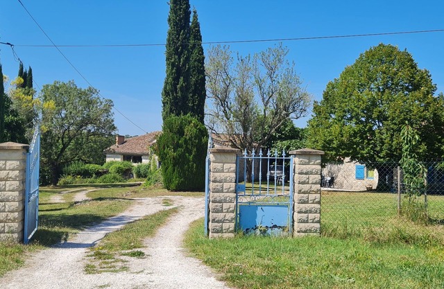 Gite in Quercy 5 people, swimming pool, tennis court