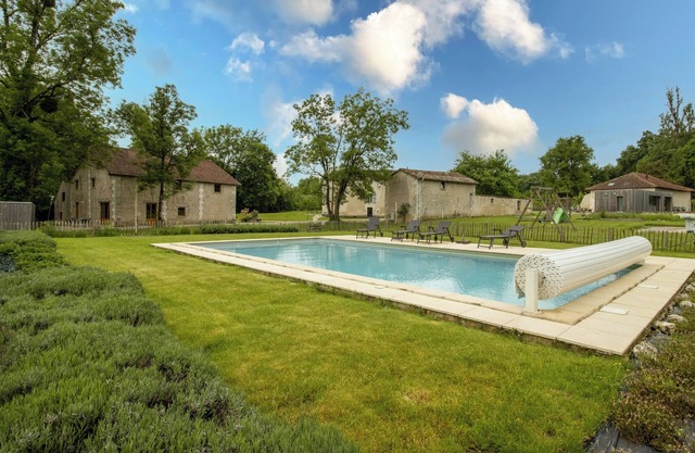 'Gîte L'Étable' with shared pool, private terrace and Wi-Fi