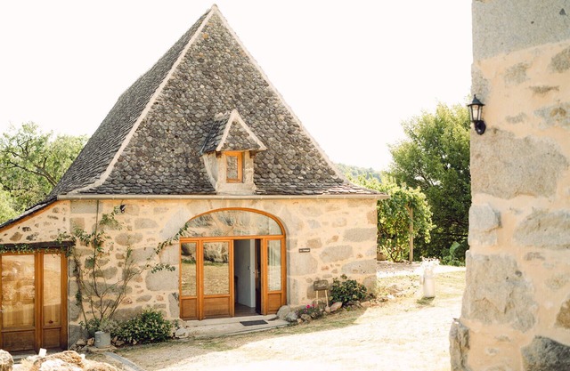 Gite La Châtaigne at Domaine de La Bertrandie - with Swimming Pool and Hot Tub