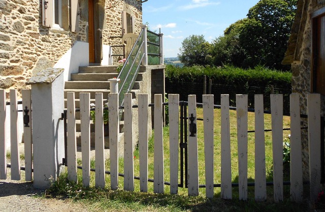 Gîte les Cayroux, in the countryside, calm, restful with very beautiful panorama