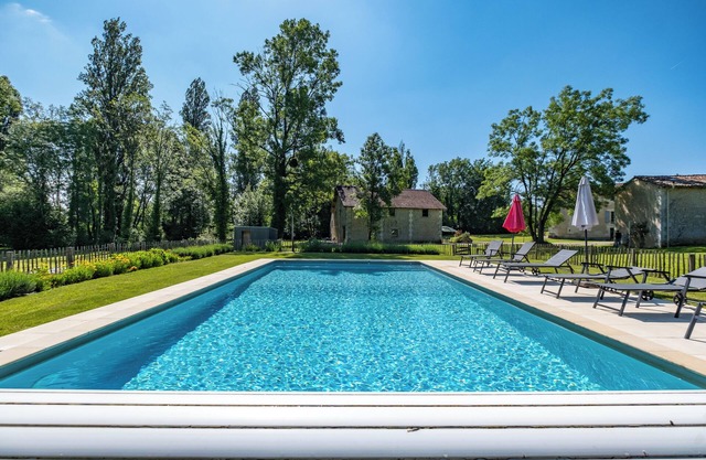 'Gîte Les Chouettes' with Shared Pool, Private Terrace and Wi-Fi