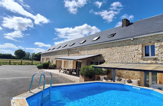 Gite Normandie 15 persons, games & relaxation area, swimming pool, meeting room