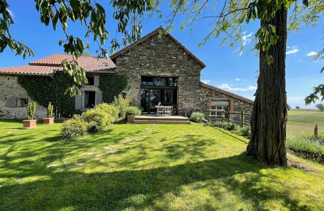 Gîte with terrace and garden near Albi and Cordes sur Ciel