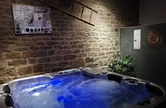 Gite with SPA (jacuzzi) Morbihan 30 mn from the sea
