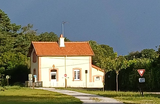 GITES GARDE DE BARRIERE (HOUSE)
