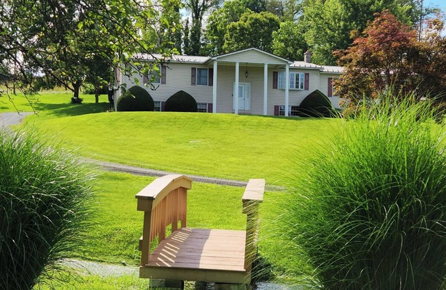 Glade Run House - A quiet country home retreat with a stream running through it.